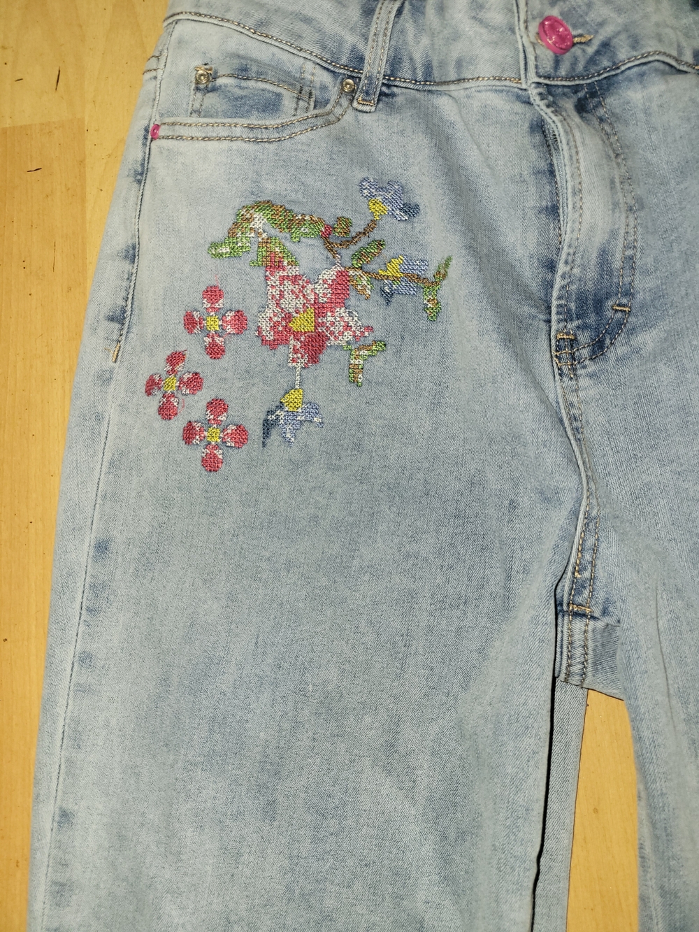 CHARLIE B Light Blue Jeans with Multicolor Floral Embroidery - Picture 6 of 7